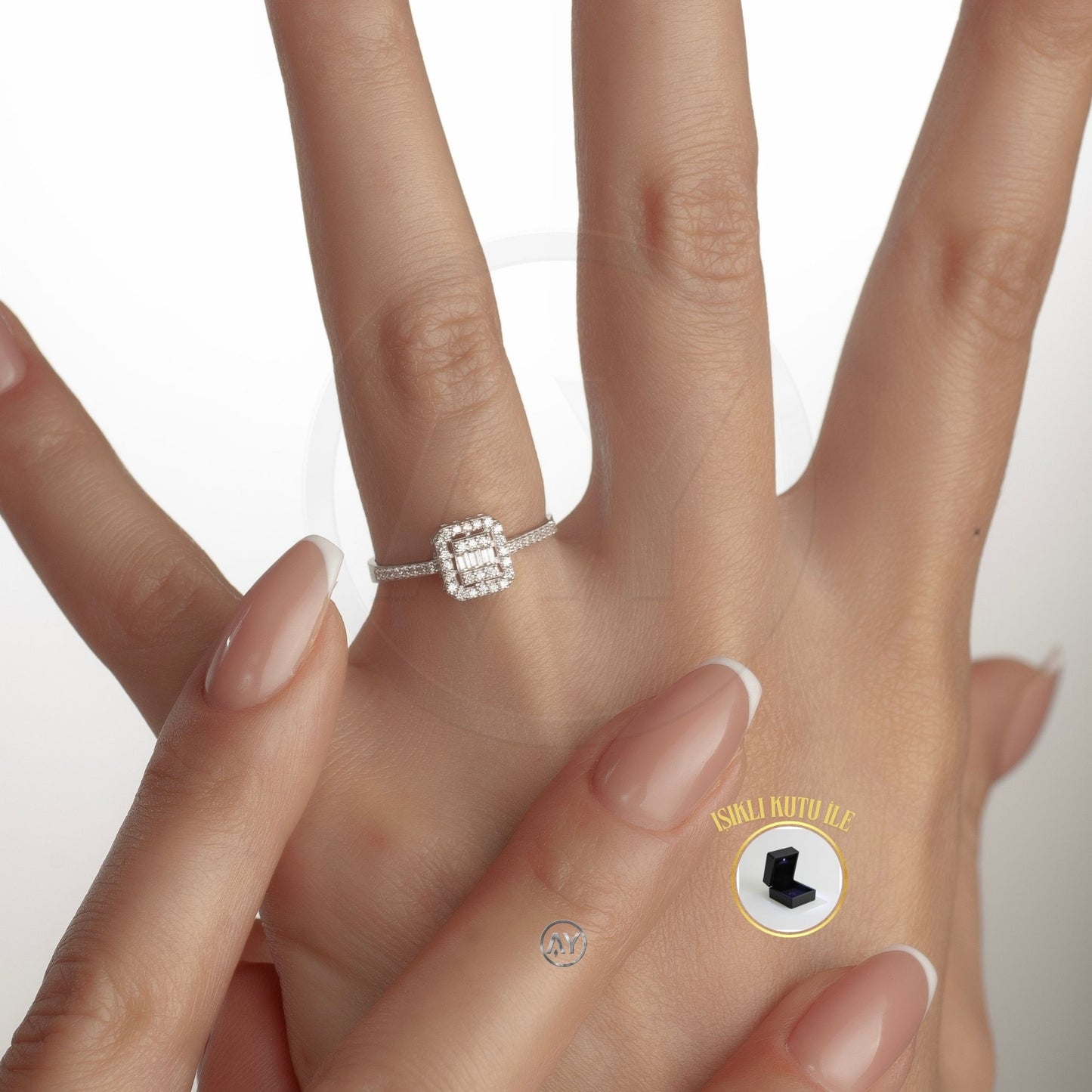 14 Ayar Altın Yüzük - 1.70 Gr. | Baget Model - Kenar Zirkon Taşlı Beyaz Altın, Işıklı Kutulu & Garanti Belgeli & Karton Çantalı
